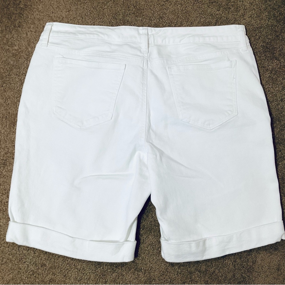 NWOT Style & Co 16 Bermuda Shorts White Cotton Denim Curvy Tummy Control - Picture 2 of 5